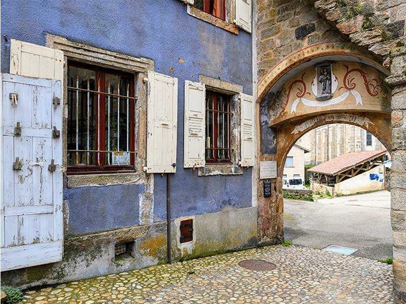 Portail du Besset à Pradelles en Haute-Loire, Auvergne