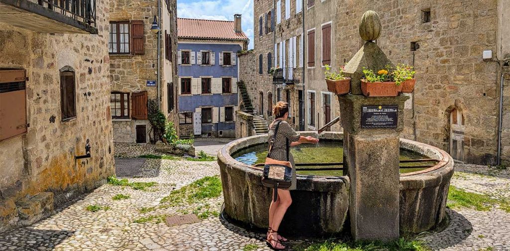 Fontaine du Melon à Pradelles en Haute-Loire, Auvergne