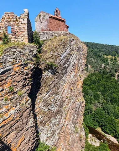 Chateau à Arlempdes en bord de Loire, Haute-Loire, Auvergne